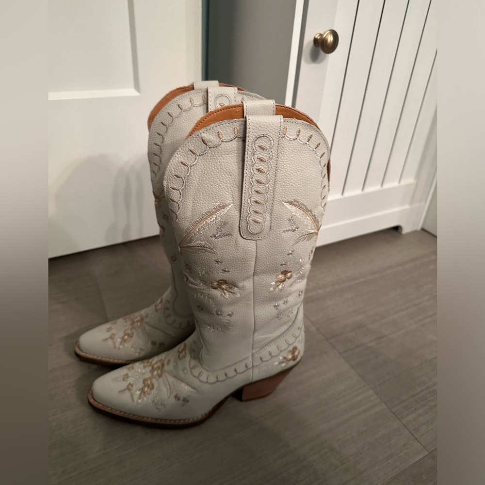 Full Bloom Dingo boot